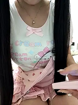 Snapshot of lala4125 chatting on 04/12/26, 02:00 lala4125 online show from 04/12/26, 02:00