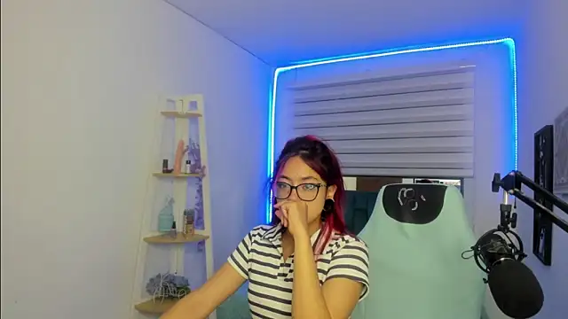 Sara Red X online show from 05/05/26, 03:03