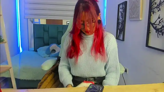 Snapshot of Sara_Red_X chatting on 06/30/26, 03:40 Sara Red X online show from 06/30/26, 03:40