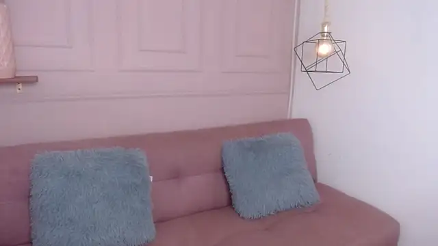 Snapshot of Violet_2003 chatting on 03/31/26, 02:06 Violet 2003 online show from 03/31/26, 02:06