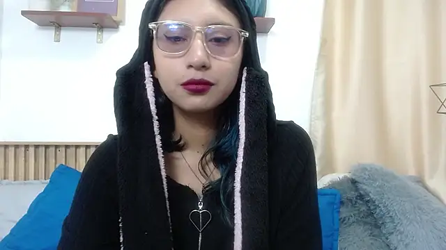 Snapshot of Violet_2003 chatting on 06/27/26, 02:34 Violet 2003 online show from 06/27/26, 02:34