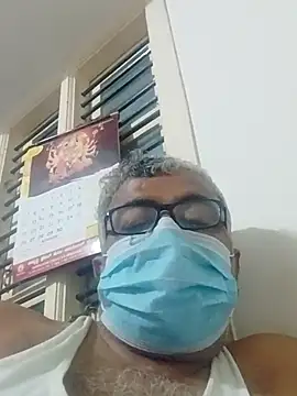 Snapshot of mature55 chatting on 05/01/26, 01:37 mature55 online show from 05/01/26, 01:37