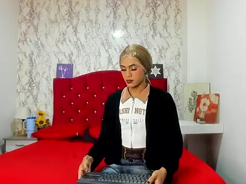 Alejandra and James  online show from 04/11/26, 11:25