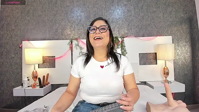 Snapshot of anna__lu chatting on 04/30/26, 01:06 anna lu online show from 04/30/26, 01:06