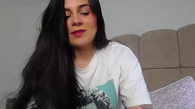 Snapshot of SofiaBanks_ chatting on 04/13/26, 10:37 SofiaBanks online show from 04/13/26, 10:37