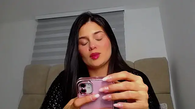 Snapshot of SofiaBanks_ chatting on 04/20/26, 10:11 SofiaBanks online show from 04/20/26, 10:11