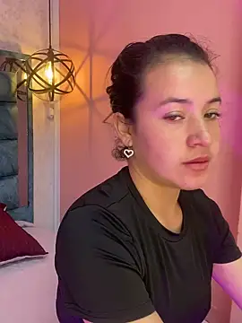 Snapshot of tinkerbell_pink22 chatting on 03/31/26, 01:22 tinkerbell pink22 online show from 03/31/26, 01:22