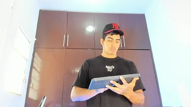 Milo LatinBoy online show from 03/31/26, 07:03