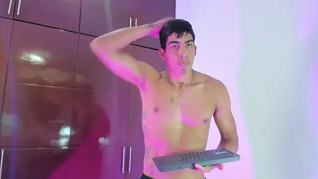 Milo LatinBoy online show from 04/01/26, 07:00