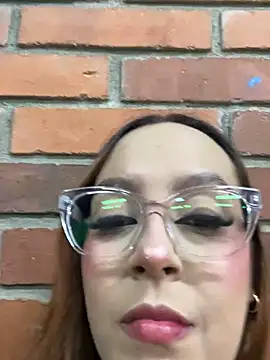 Snapshot of victoria_luxx_ chatting on 03/27/26, 08:19 victoria luxx online show from 03/27/26, 08:19