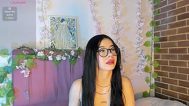 Snapshot of megan_n chatting on 03/31/26, 09:15 megan n online show from 03/31/26, 09:15