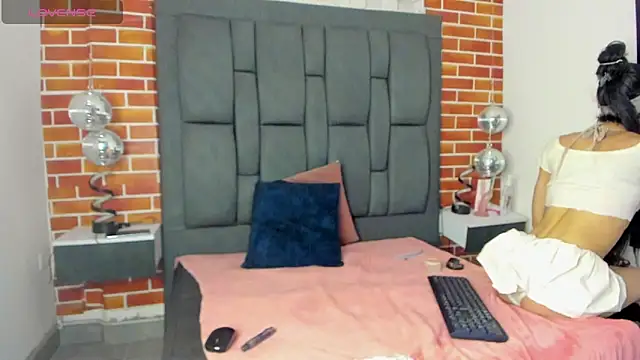 luxuryheavenn online show from 04/18/26, 06:34