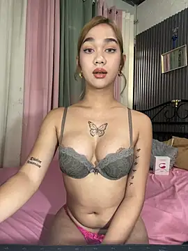 Snapshot of xElisParadisex chatting on 06/05/26, 03:35 xElisParadisex online show from 06/05/26, 03:35