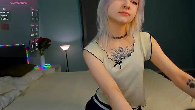 Snapshot of Mary_Wester chatting on 04/17/26, 12:02 Mary Wester online show from 04/17/26, 12:02