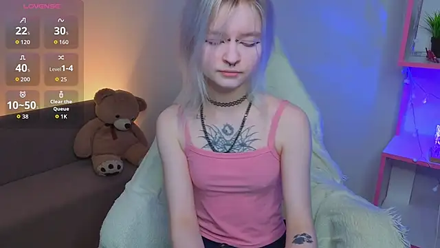 Snapshot of Mary_Wester chatting on 04/19/26, 12:00 Mary Wester online show from 04/19/26, 12:00
