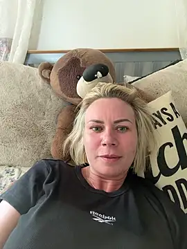 Snapshot of Milliethestylist chatting on 04/28/26, 12:43 Milliethestylist online show from 04/28/26, 12:43