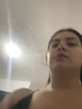 Snapshot of Cami_olarte chatting on 04/23/26, 03:25 Cami olarte online show from 04/23/26, 03:25