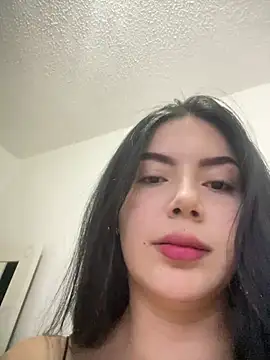 Snapshot of Cami_olarte chatting on 04/24/26, 05:10 Cami olarte online show from 04/24/26, 05:10