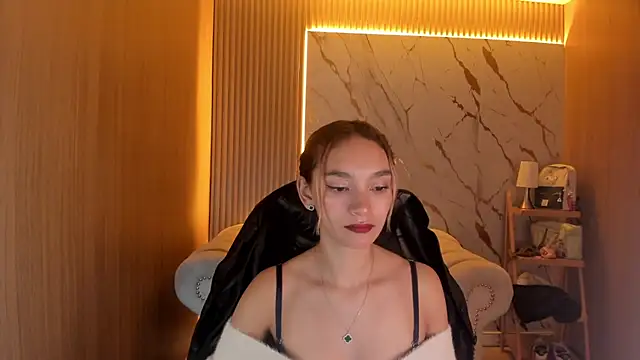 Snapshot of Paulin_roses_tf chatting on 05/07/26, 02:44 Paulin roses tf online show from 05/07/26, 02:44