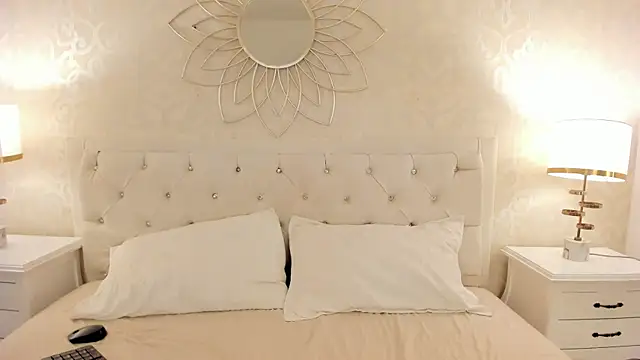 Snapshot of Julietta___ chatting on 05/19/26, 12:11 Julietta online show from 05/19/26, 12:11