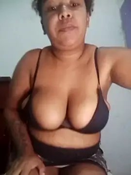 Snapshot of kimberlly25 chatting on 05/28/26, 12:46 kimberlly25 online show from 05/28/26, 12:46