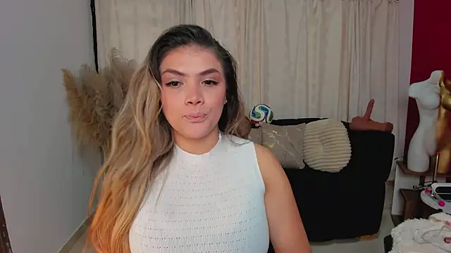 Snapshot of Sofia_Velvetx chatting on 06/27/26, 02:23 Sofia Velvetx online show from 06/27/26, 02:23