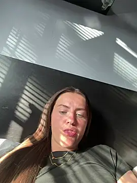 LolaSkyee online show from 05/26/26, 06:20