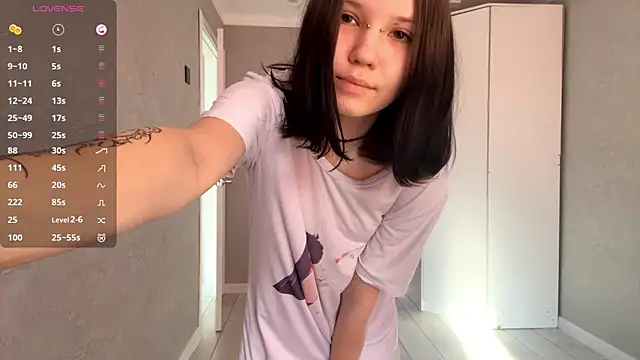 AmeliaMiotii online show from 04/05/26, 10:12