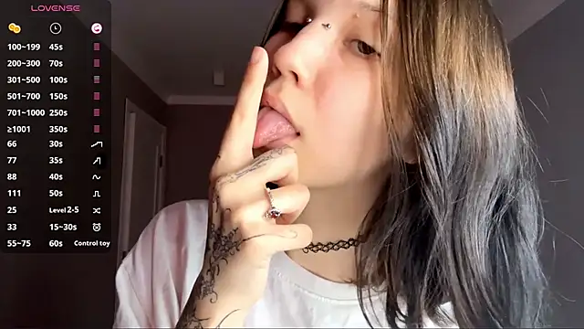 AmeliaMiotii online show from 04/20/26, 11:13