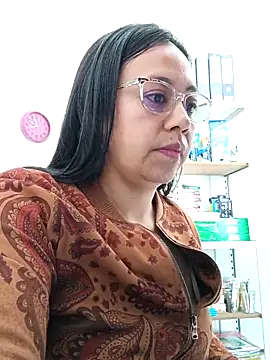 Snapshot of Violeta--7 chatting on 04/20/26, 01:47 Violeta--7 online show from 04/20/26, 01:47