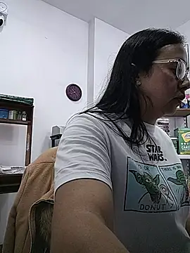 Snapshot of Violeta--7 chatting on 05/11/26, 04:04 Violeta--7 online show from 05/11/26, 04:04