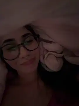 juliacosta online show from 05/06/26, 01:03