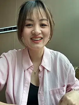 Snapshot of Yang_218 chatting on 04/07/26, 06:47 Yang 218 online show from 04/07/26, 06:47