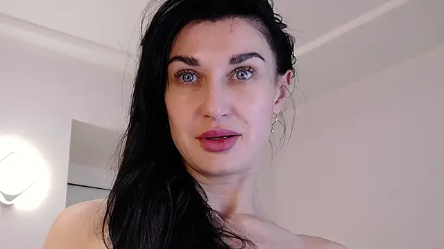 AriannaCruise online show from 04/18/26, 05:44