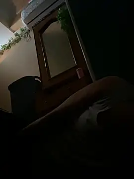 Snapshot of 9inchesHire chatting on 04/17/26, 02:47 9inchesHire online show from 04/17/26, 02:47