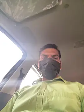 Snapshot of 9inchesHire chatting on 04/25/26, 02:58 9inchesHire online show from 04/25/26, 02:58