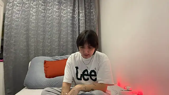 Snapshot of Malleq chatting on 03/31/26, 03:01 Malleq online show from 03/31/26, 03:01