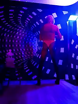 Snapshot of DomMONIKA chatting on 04/10/26, 09:30 DomMONIKA online show from 04/10/26, 09:30