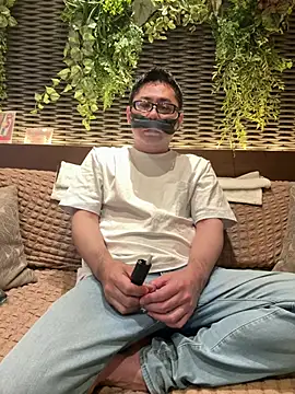 Snapshot of RYUICHI_1919 chatting on 04/18/26, 06:06 RYUICHI 1919 online show from 04/18/26, 06:06