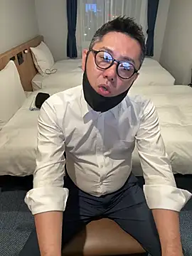 Snapshot of RYUICHI_1919 chatting on 05/26/26, 12:23 RYUICHI 1919 online show from 05/26/26, 12:23