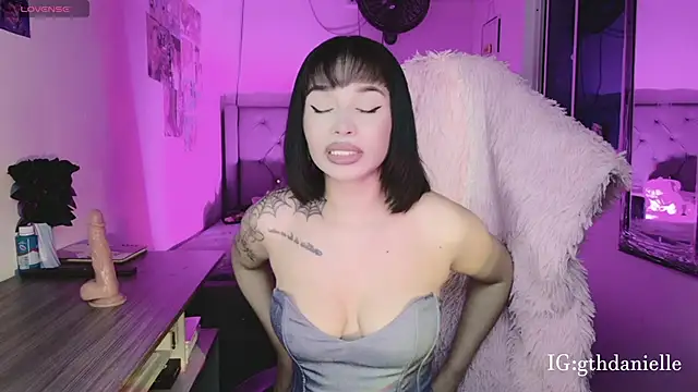 Snapshot of goth_Valentinna chatting on 04/21/26, 05:14 goth Valentinna online show from 04/21/26, 05:14