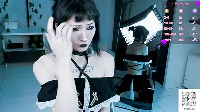 Snapshot of H3xD0ll chatting on 08/02/26, 12:14 H3xD0ll online show from 08/02/26, 12:14
