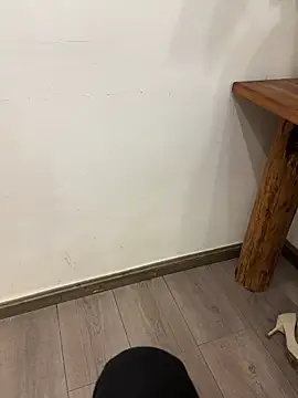 Snapshot of yingzi003 chatting on 03/31/26, 04:18 yingzi003 online show from 03/31/26, 04:18