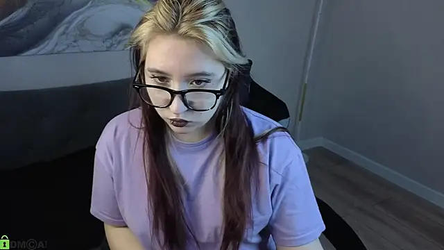 Snapshot of Luna_Host chatting on 05/15/26, 01:12 Luna Host online show from 05/15/26, 01:12