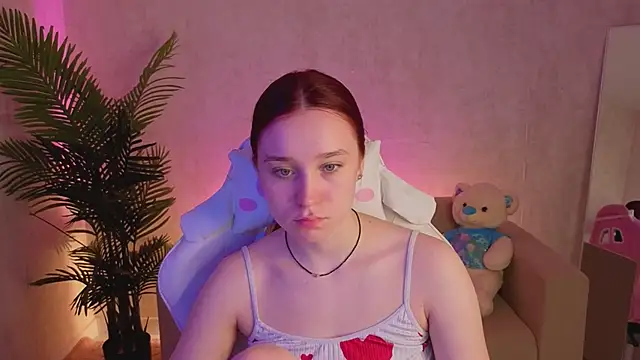 Snapshot of SweetieBlush chatting on 05/11/26, 01:11 SweetieBlush online show from 05/11/26, 01:11
