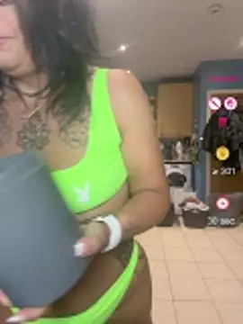 Snapshot of IvyBelleMilf chatting on 06/27/26, 03:44 IvyBelleMilf online show from 06/27/26, 03:44
