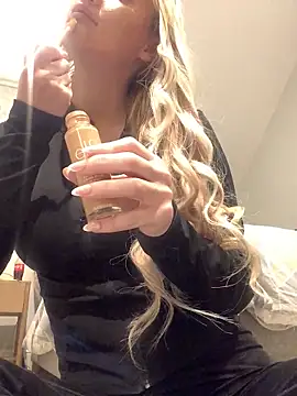 Snapshot of Hannah1899 chatting on 03/28/26, 07:13 Hannah1899 online show from 03/28/26, 07:13