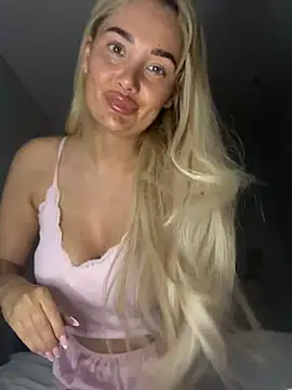 Snapshot of Hannah1899 chatting on 04/15/26, 09:04 Hannah1899 online show from 04/15/26, 09:04