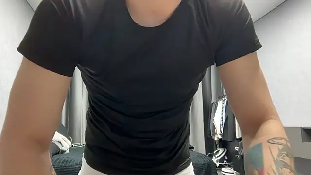 Snapshot of MaxWoolf chatting on 04/16/26, 03:46 MaxWoolf online show from 04/16/26, 03:46