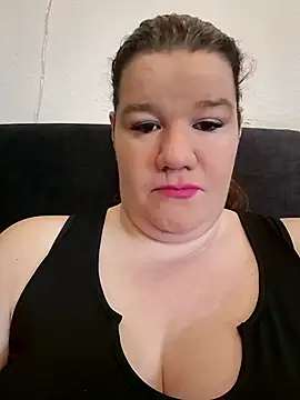 Snapshot of curvystachel42 chatting on 04/04/26, 11:18 curvystachel42 online show from 04/04/26, 11:18